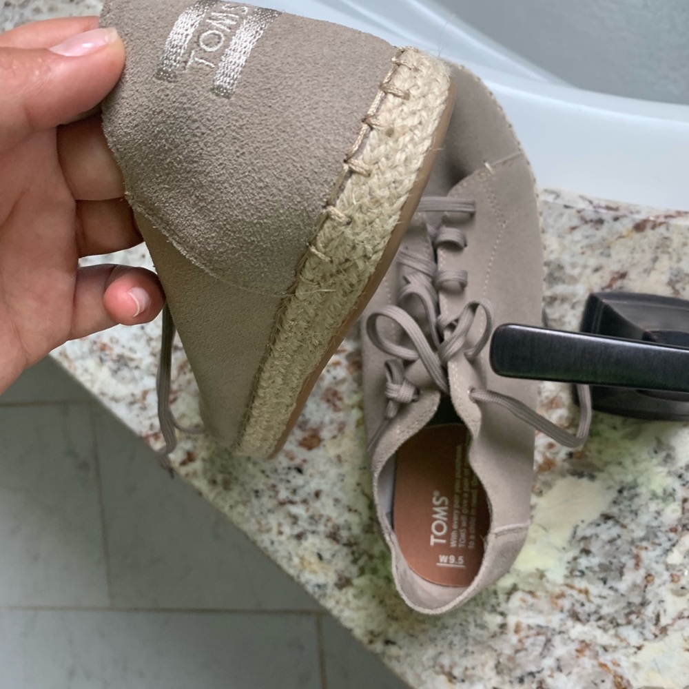 NWT Toms Lena Sneaker